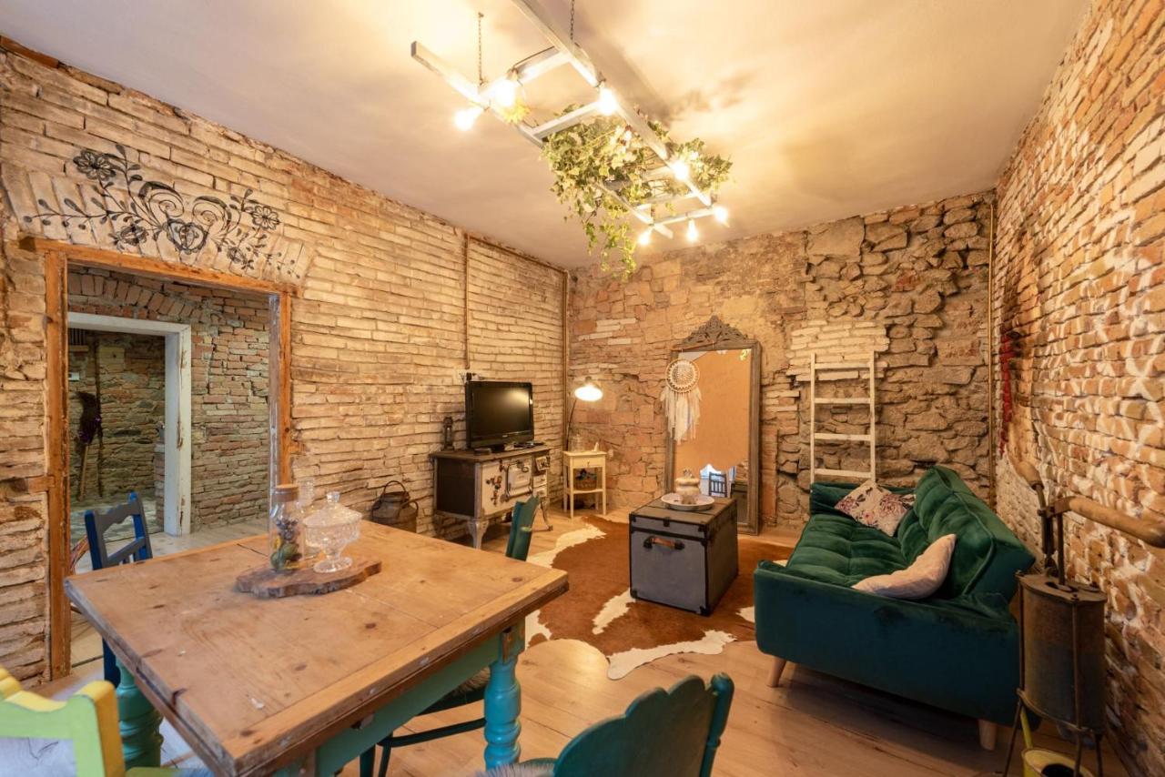 Accommodation At The Folklore Apartment Bratislava Exterior foto